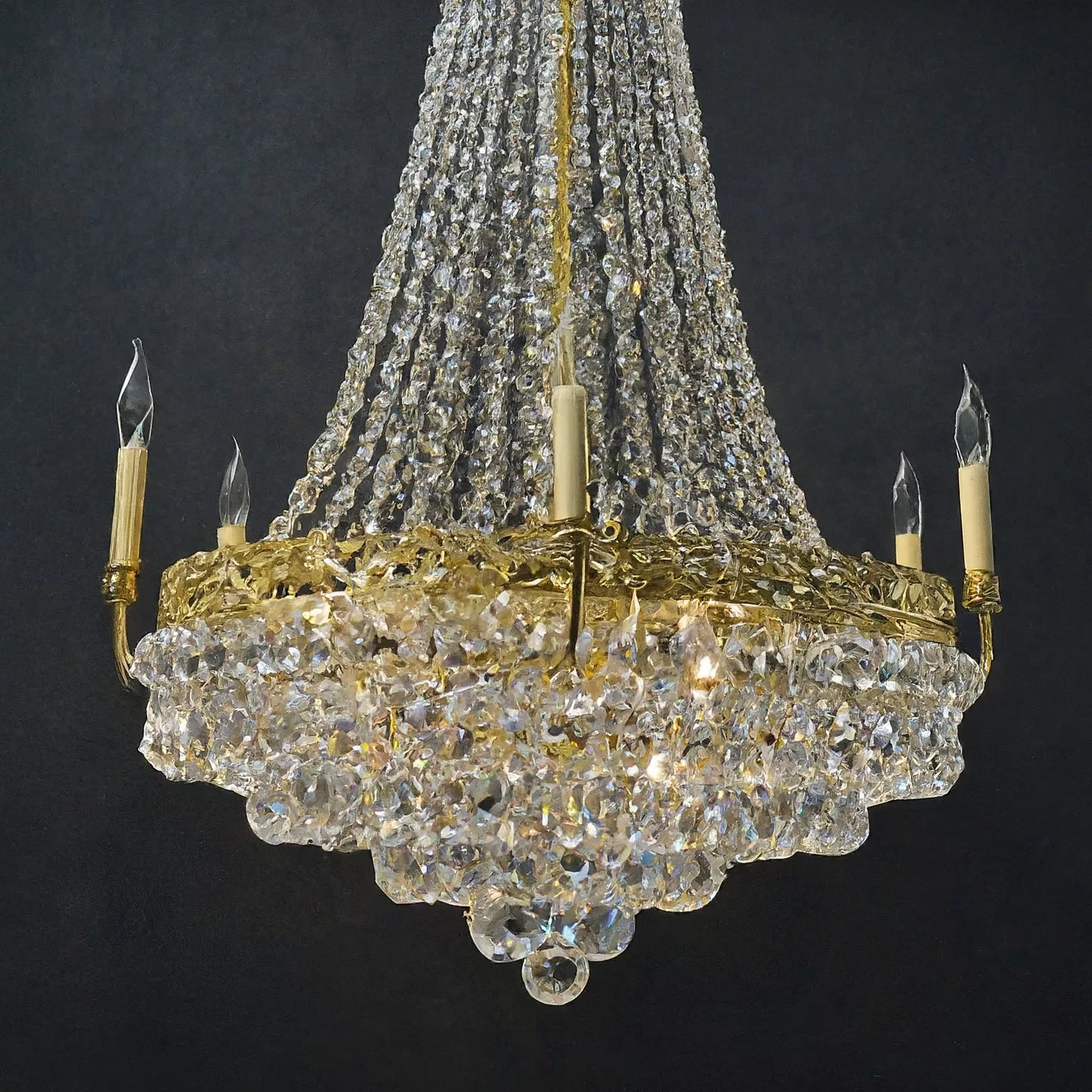 Discover the Timeless Elegance of Swarovski Crystal Chandeliers: Luxury Lighting at Its Finest